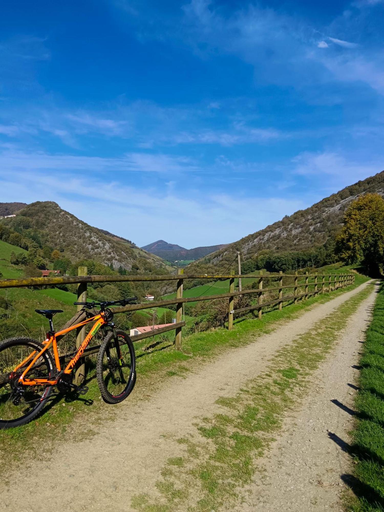 לייצה Hostal-Cicloturismo Lopenea מראה חיצוני תמונה